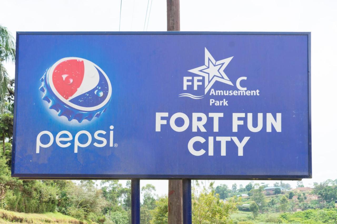 Fort Fun City Hotel Fort Portal Esterno foto